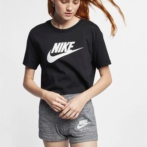 Nike Sportswear Essential black Cropped Logo T-Shirt